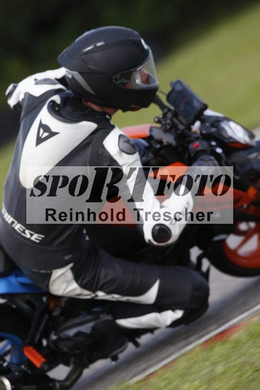 /Archiv-2024/29 12.06.2024 MOTO.CH Track Day ADR/Gruppe blau/8